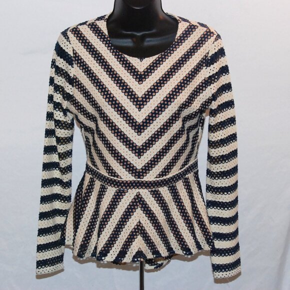 BCBGMaxazria Lace Peplum Crewneck Long Sleeve Fully Lined Blouse Top - Small - Picture 2 of 5